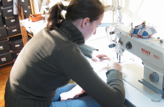 Ina Herbert bei der Arbeit
